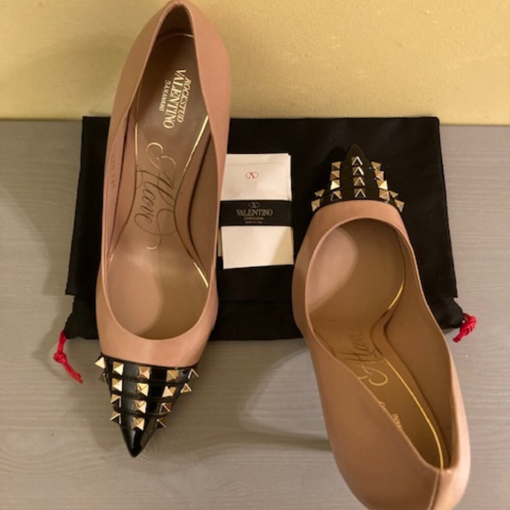Valentino Garavani Rockstud tan and black patent pumps, size 41.5 - Picture 1 of 3